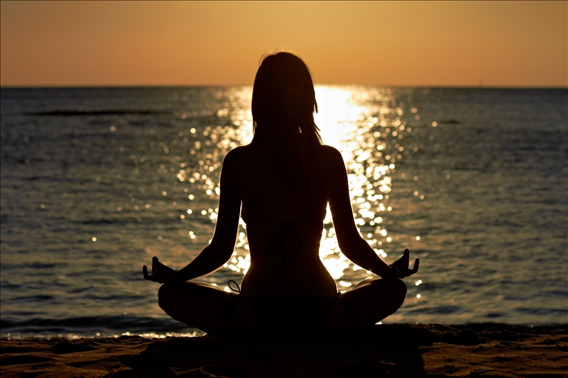 Woman-Meditation-Seaside-2113365